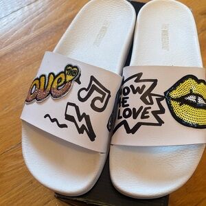 Graphic Patch White Slide Sandals - 'Love' & Lip Design Size 8